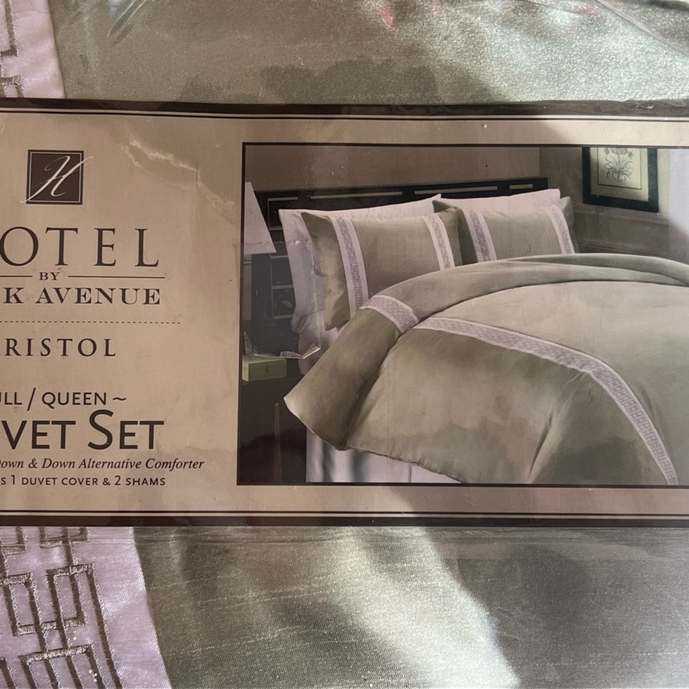 Full Queen Duvet Set - 1 Duvet Cover and 2 Shams